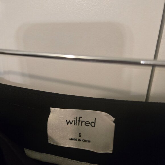 Women's Aritzia Wilfred dress shorts size 6 - Picture 2 of 3